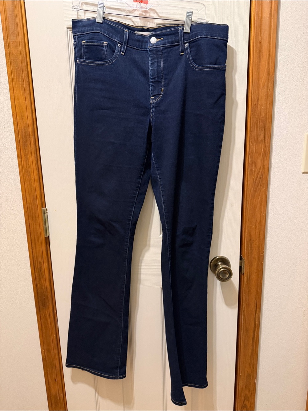 Women’s Levi’s Strauss Dark Blue Stretch Bootcut Jeans Size 32